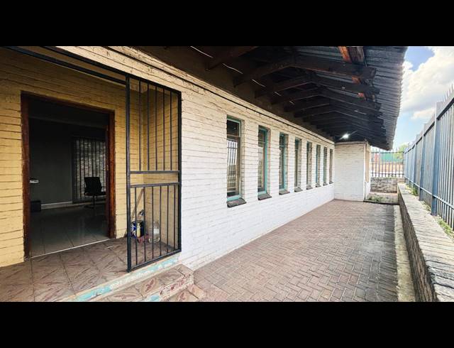 22,489M² INDUSTRIAL YARD TO LET IN CHAMDOR